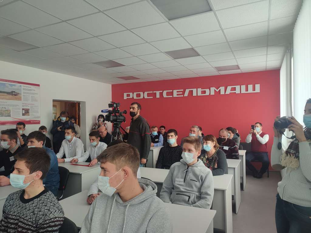 Ростсельмаш в Зимовниковском сельскохозяйственном техникуме имени П.А. Бабаевского Ростсельмаш в Зимовниковском сельскохозяйственном техникуме имени П.А. Бабаевского