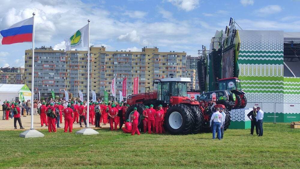 К стенду Ростсельмаш проявили особый интерес посетители из разных регионов РФ 2