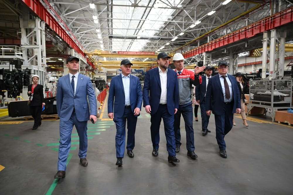 В. Плотников, П. Косов посетили производство Ростсельмаш В. Плотников, П. Косов посетили производство Ростсельмаш