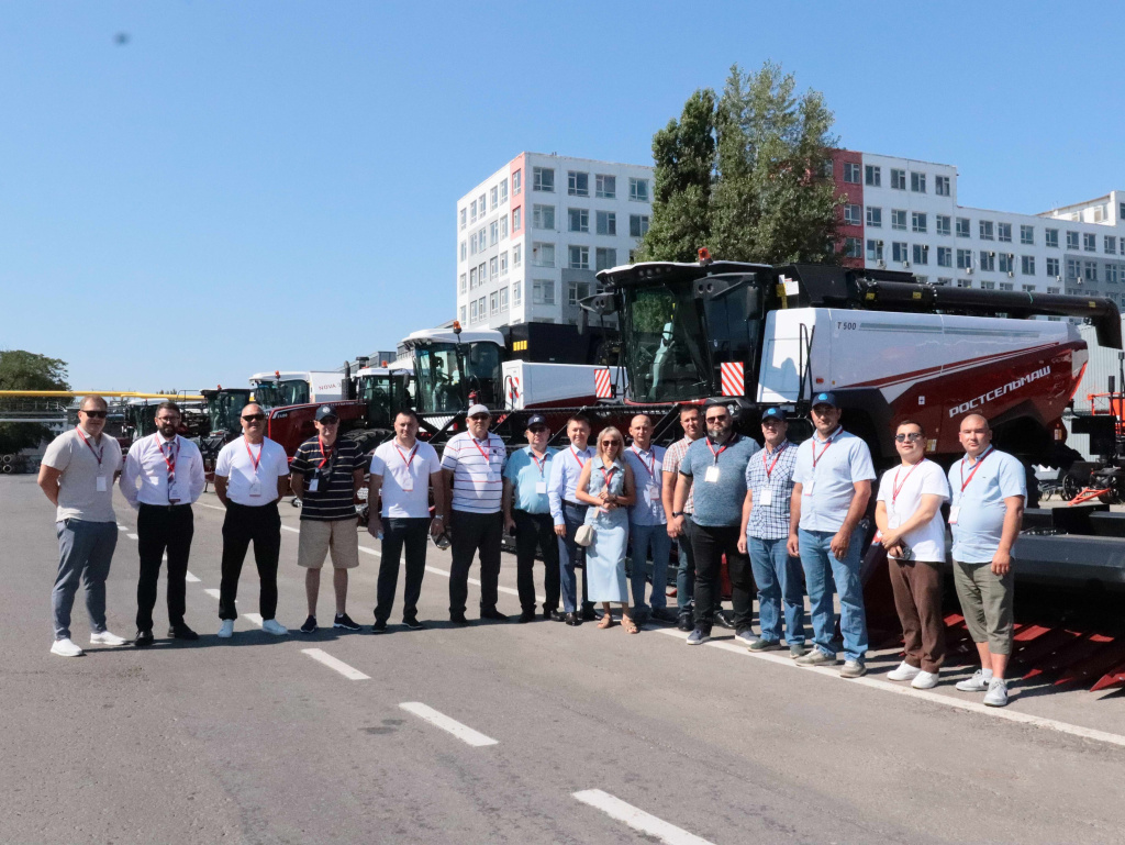 Делегация Татарстана на площадке Ростсельмаш Делегация Татарстана на площадке Ростсельмаш