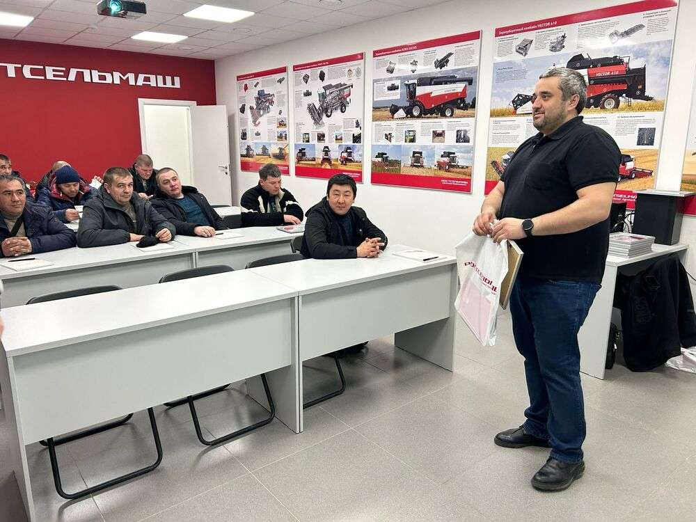 Ростсельмаш повышает знания механизаторов