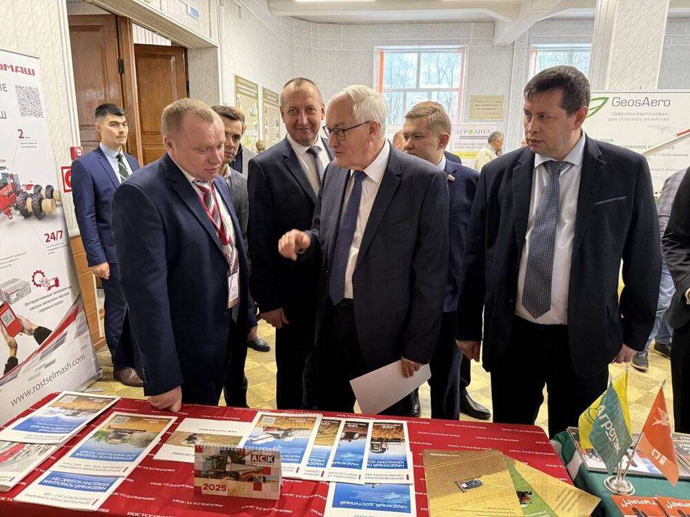 Техника Ростсельмаш на агрофоруме в Пензе Техника Ростсельмаш на агрофоруме в Пензе